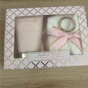 Highland Natural Foot Cream and Plush Socks Set